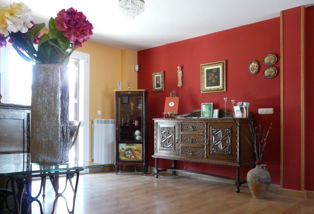 Albergue San Nicolas Larrasoana ภายนอก รูปภาพ