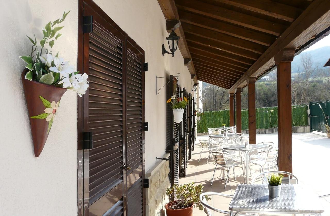 Albergue San Nicolas Larrasoana ภายนอก รูปภาพ