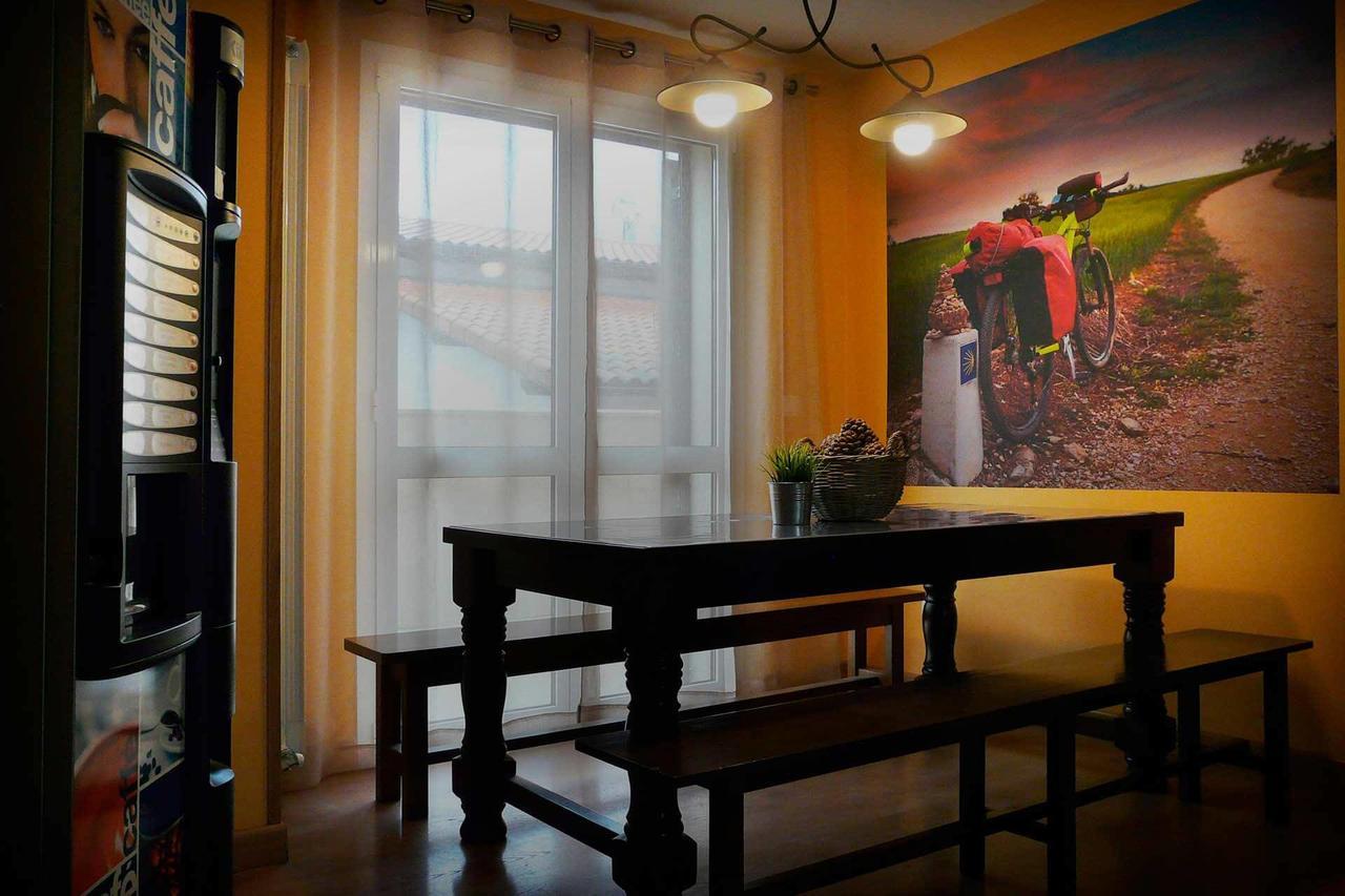 Albergue San Nicolas Larrasoana ภายนอก รูปภาพ