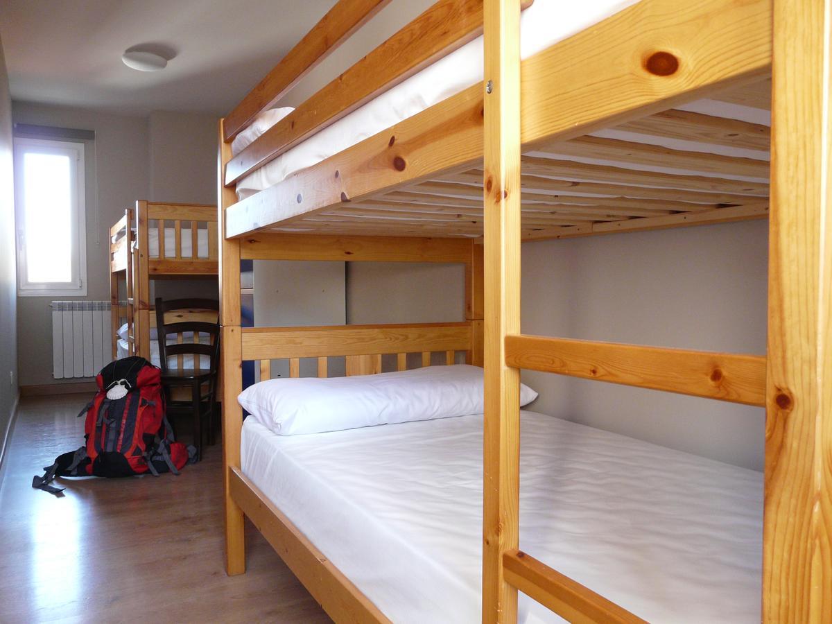 Albergue San Nicolas Larrasoana ภายนอก รูปภาพ