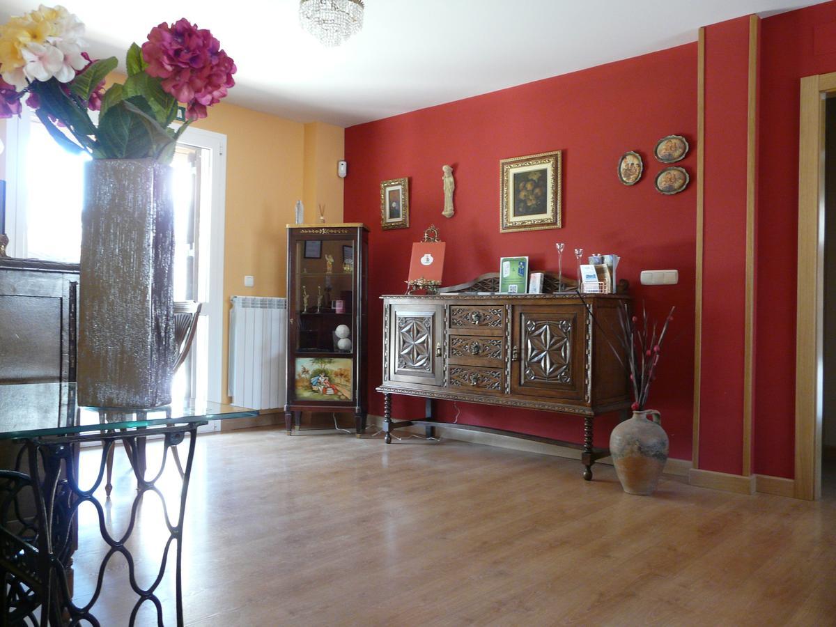 Albergue San Nicolas Larrasoana ภายนอก รูปภาพ